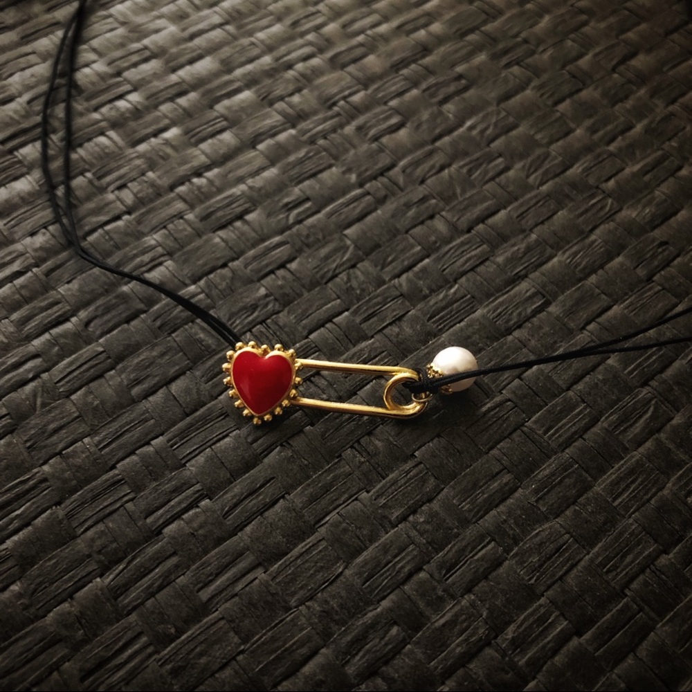Delicate red heart clip chocker